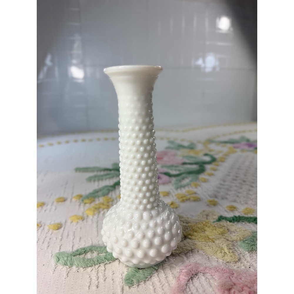 Vintage EO Brody Co White Milk Glass Hobnail Bud Vase M2000 8 Inch Made in USA‎